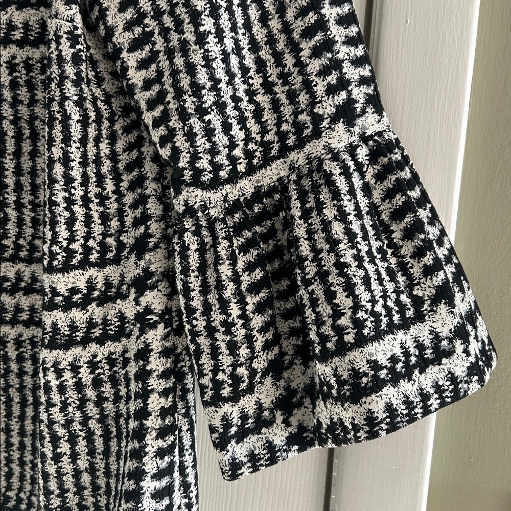 ZARA WOMAN SHIFT DRESS BLACK WHITE HOUNDSTOOTH PLAID BELL SLEEVES SIZE L - Picture 4 of 5